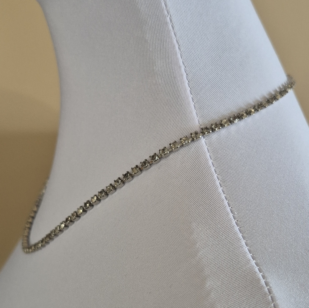 VINTAGE Clear Rhinestones in Silver Tone Setting Tennis Necklace - Picture 3 of 16